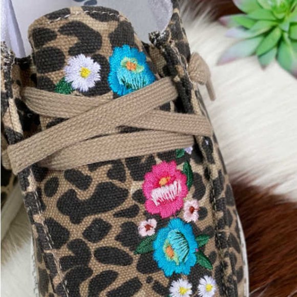 New Gypsy Jazz FLO Tan Leopard With Floral Embroidery Slip On Sneakers - Picture 5 of 5